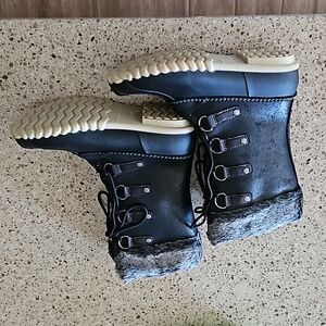 NWT DKSuko Women's black winter lace-up boots, size 9